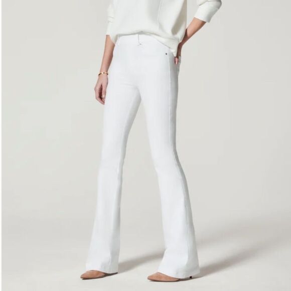 Tahari Slim Boot Jeans Sz 8 - Picture 1 of 12